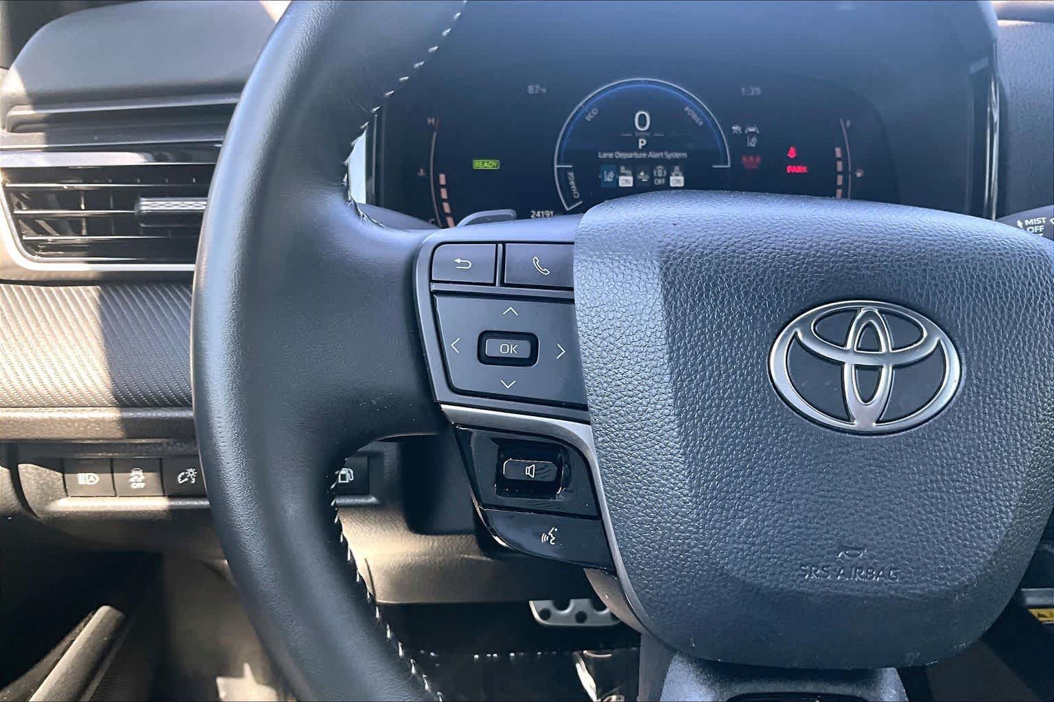 Used 2025 Toyota Camry SE FWD image 23