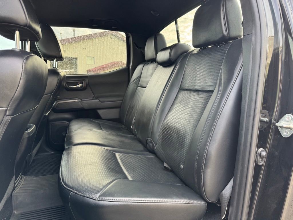 Used 2019 Toyota Tacoma TRD Off-Road AWD/4WD image 3