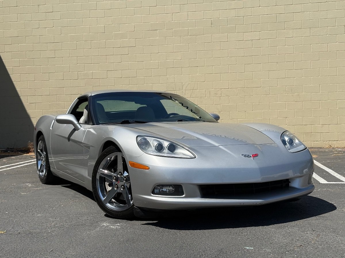 Used 2007 Chevrolet Corvette Coupe w/ Preferred Equipment Group RWD image 4