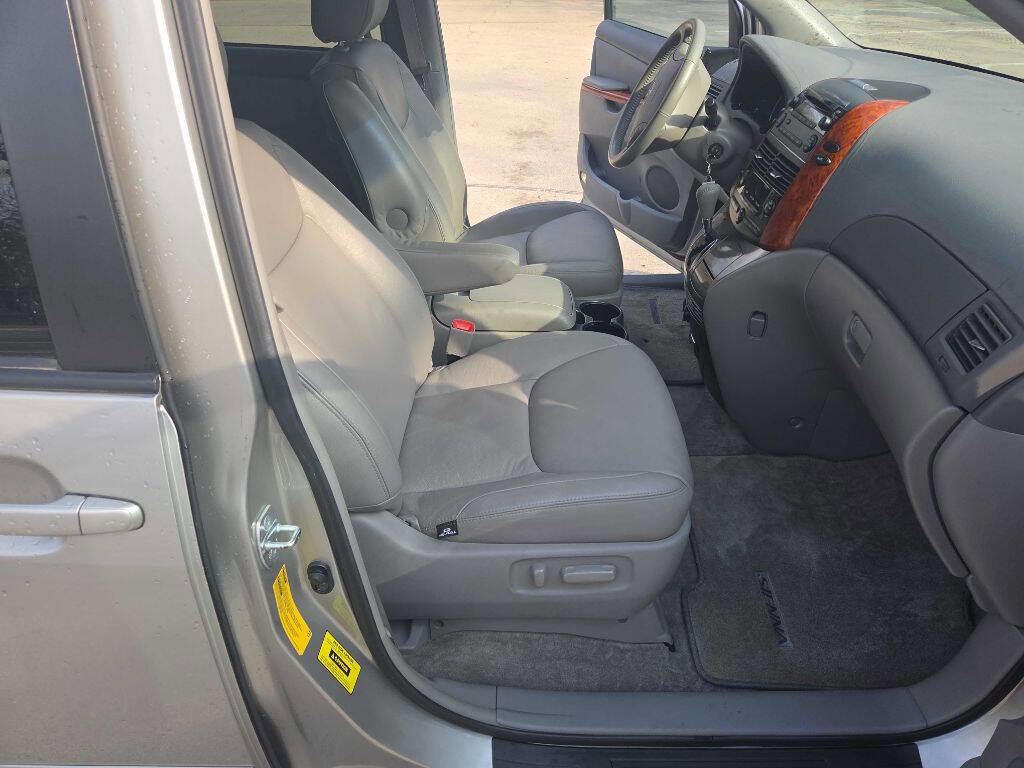 Used 2007 Toyota Sienna XLE image 26