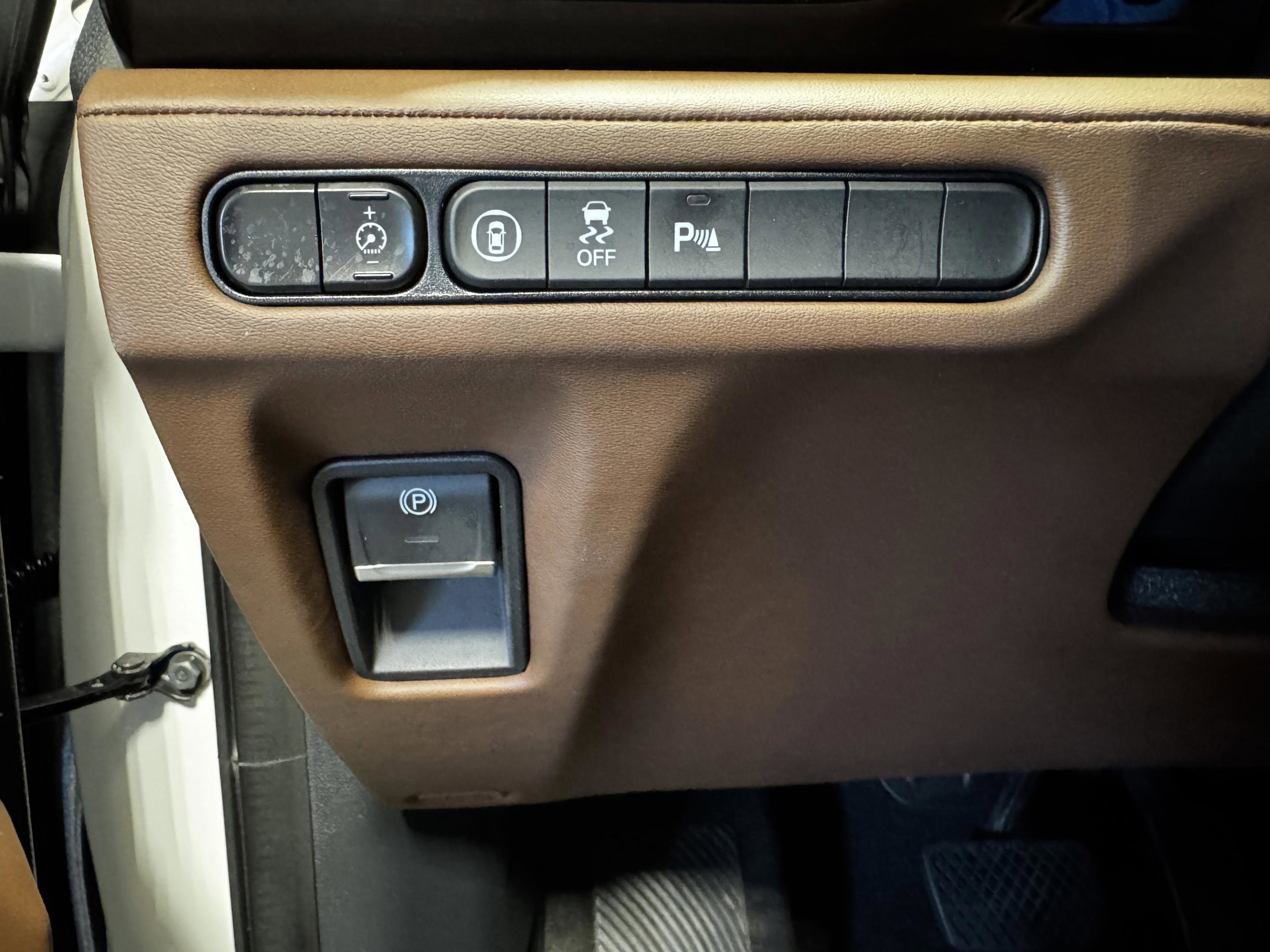 Certified 2023 Acura MDX FWD w/ Technology Package image 21