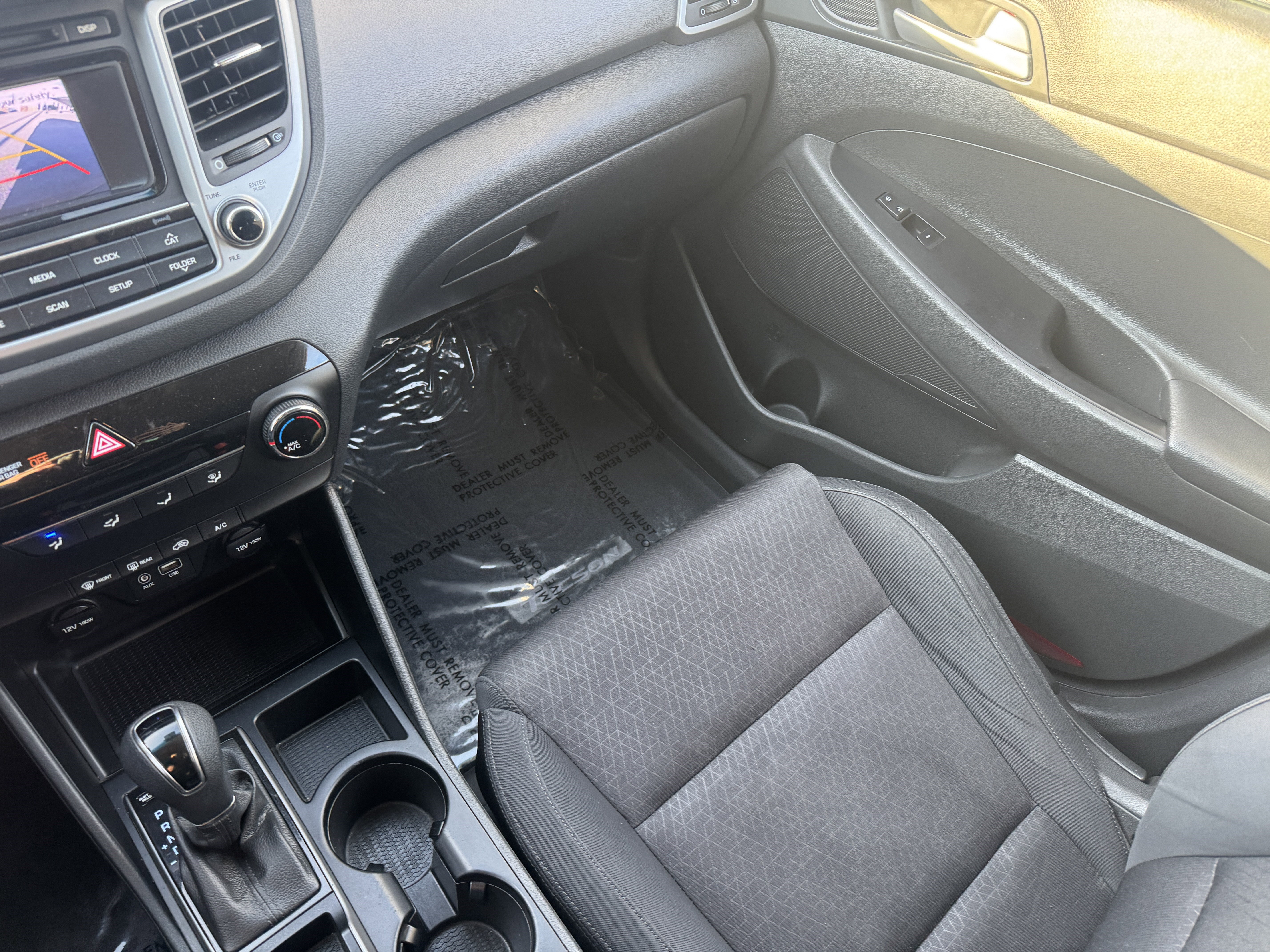 Used 2017 Hyundai Tucson SE image 32