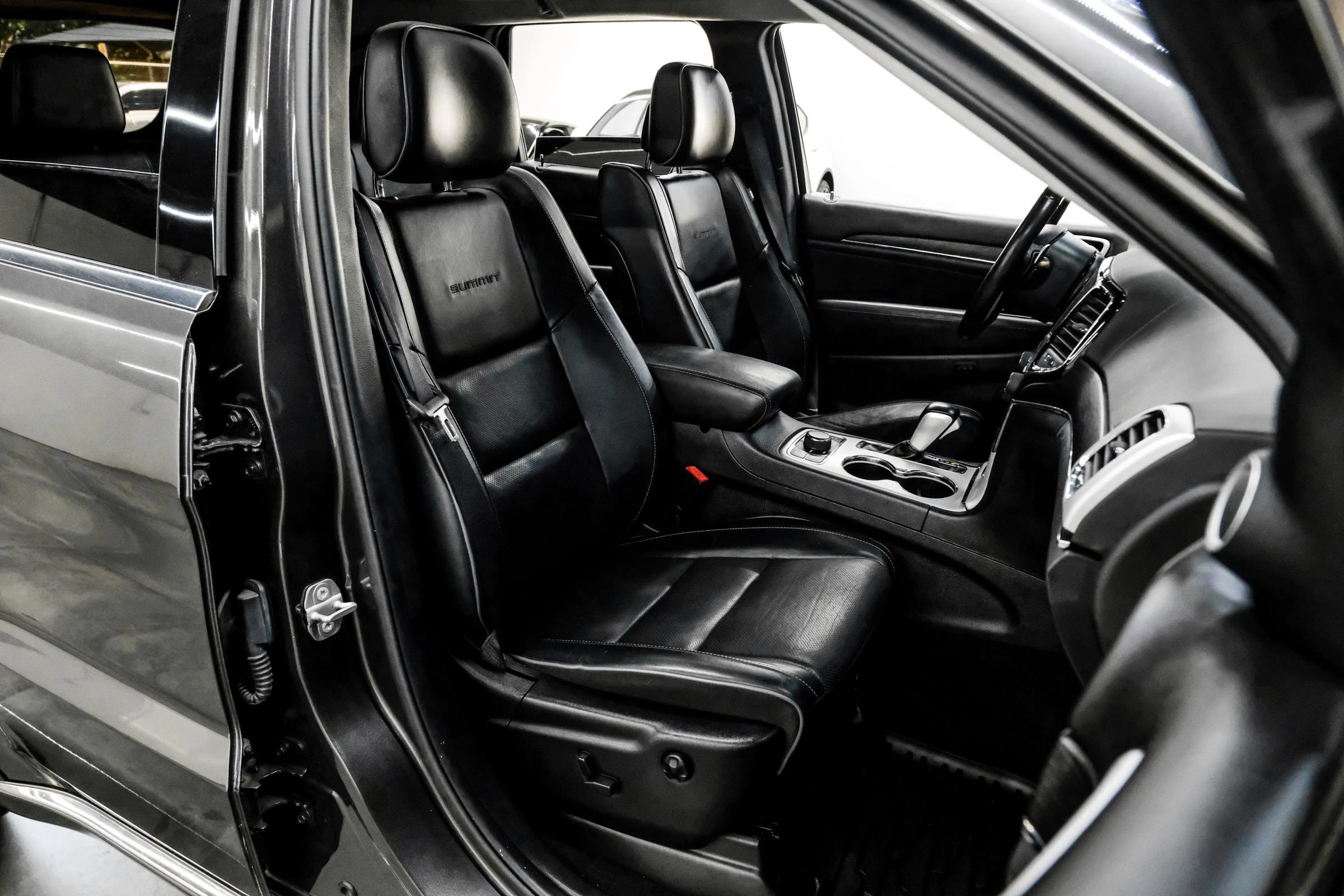 Used 2021 Jeep Grand Cherokee Summit AWD/4WD image 39