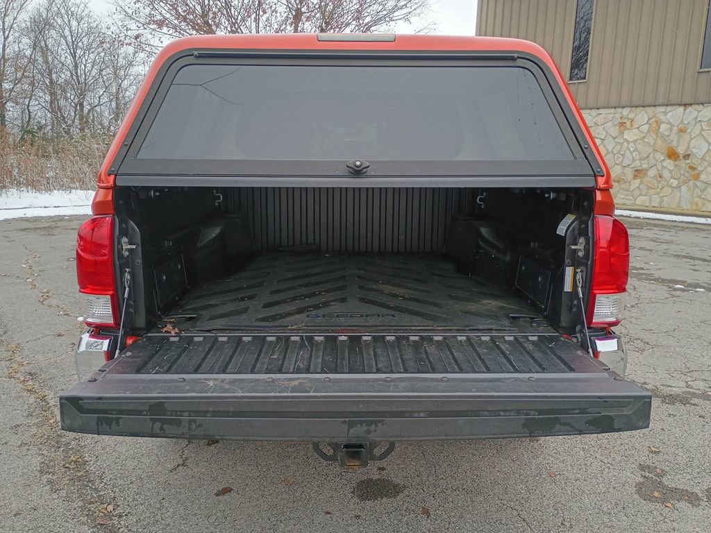 Used 2016 Toyota Tacoma SR5 w/ SR5 Appearance Package (SN) image 14