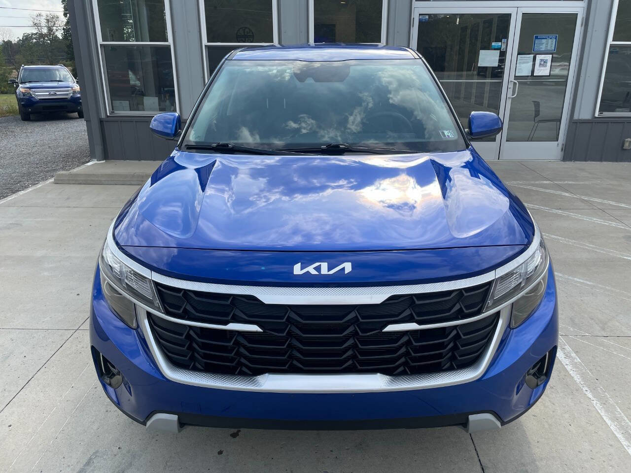Used 2024 Kia Seltos LX image 3