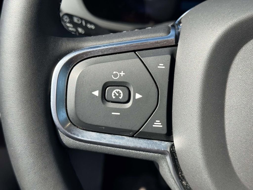 Used 2023 Volvo XC60 B5 Core w/ Climate Package image 19