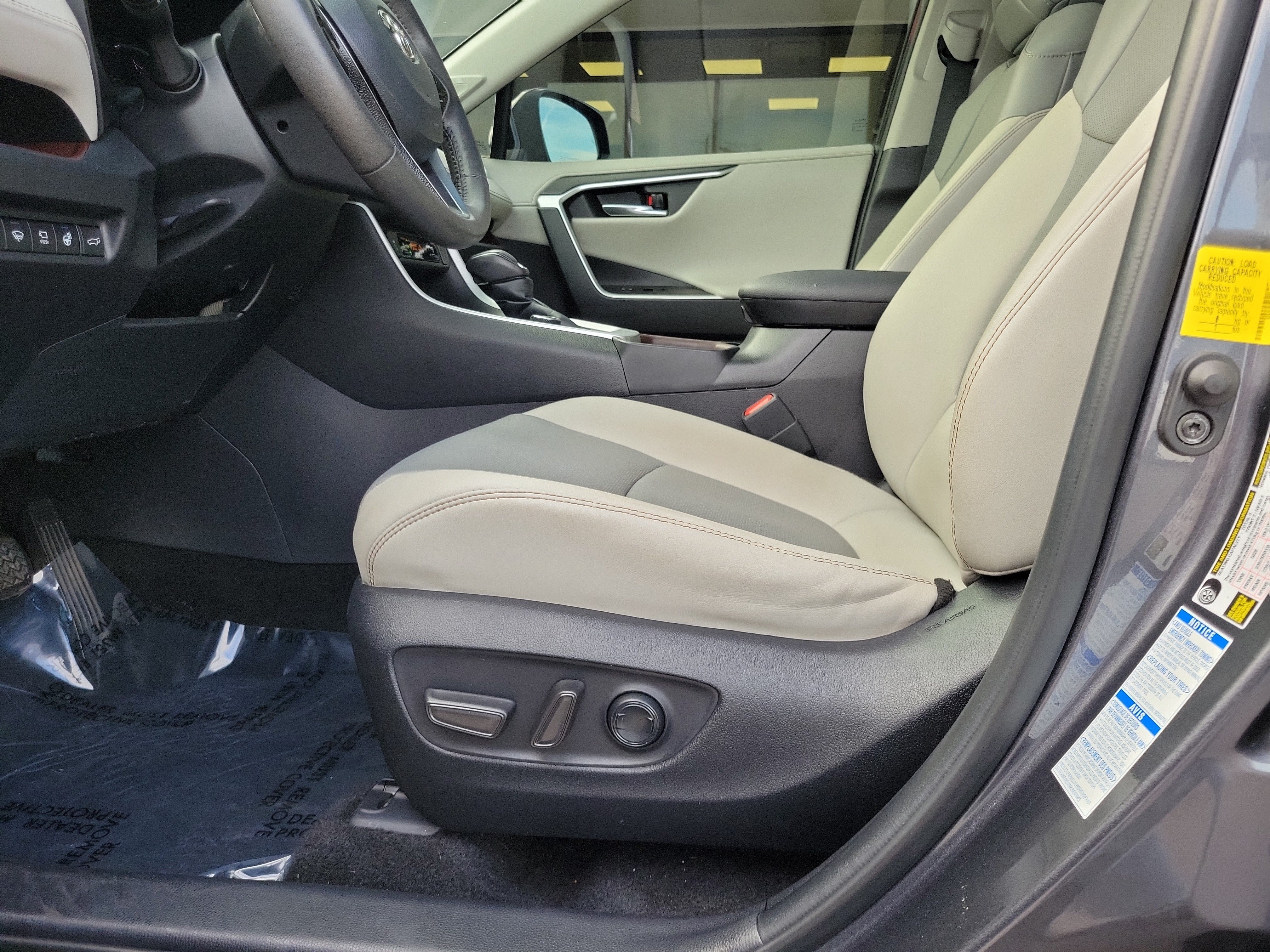 Used 2021 Toyota RAV4 Limited AWD/4WD image 16