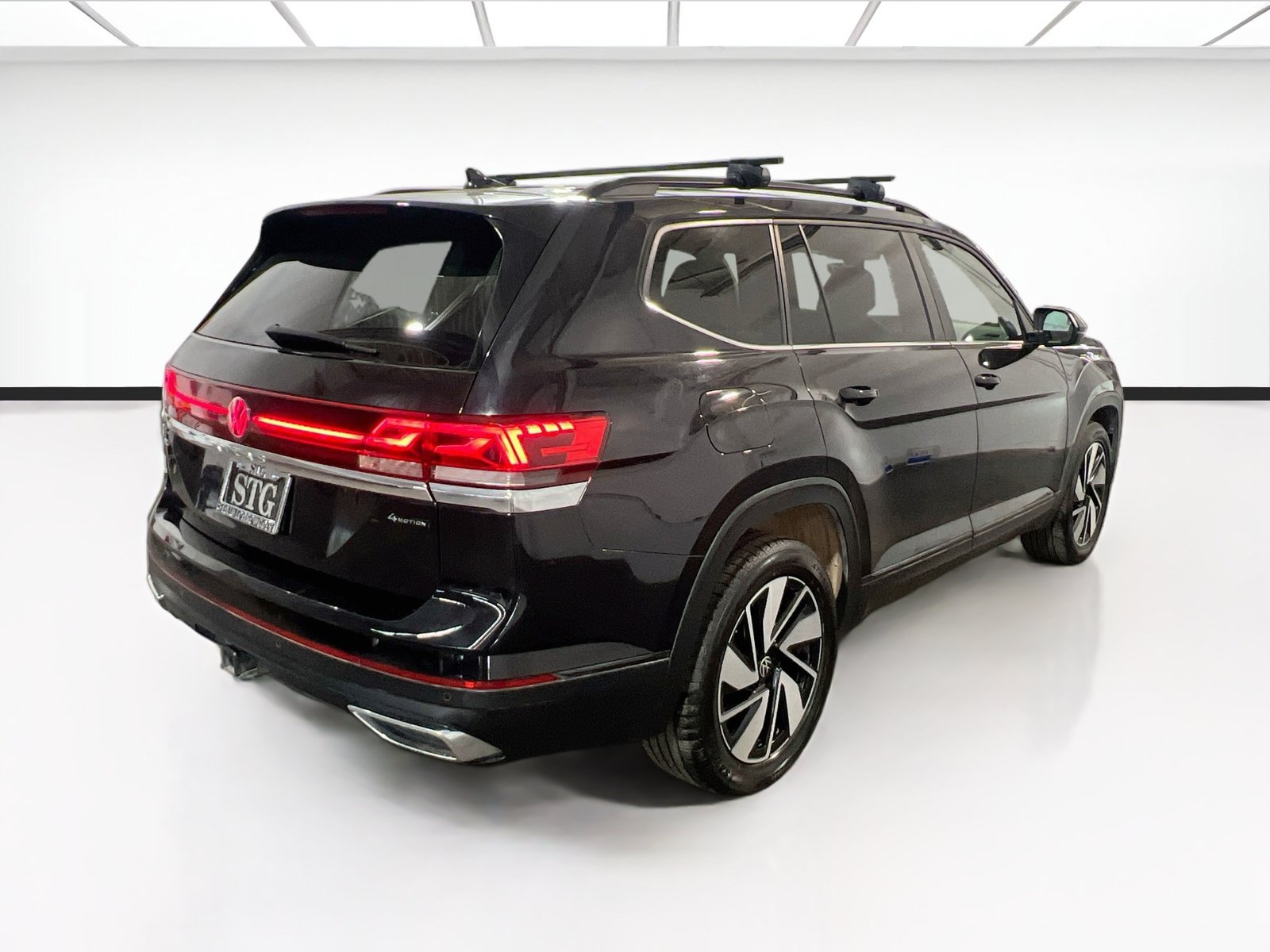 Used 2024 Volkswagen Atlas SE AWD/4WD image 4