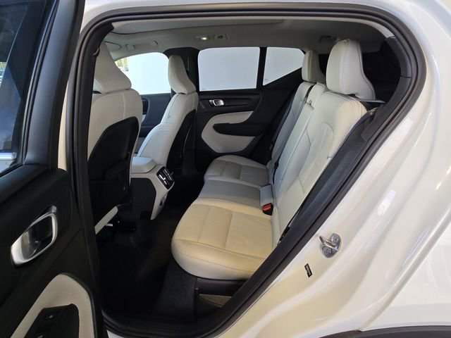 Certified 2023 Volvo XC40 B4 Plus w/ Protection Package Premier image 13