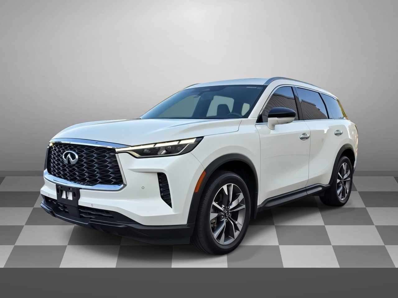 Used 2024 INFINITI QX60 Luxe w/ Vision Package FWD image 3
