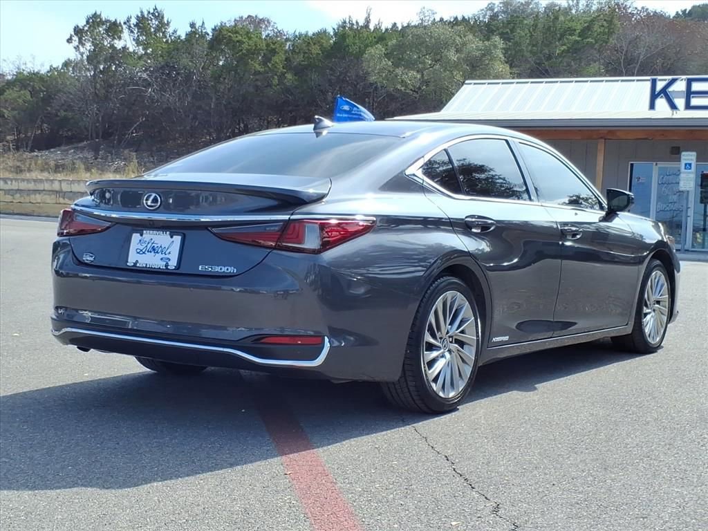 Used 2022 Lexus ES 300h Ultra Luxury w/ Accessory Package 2 image 11