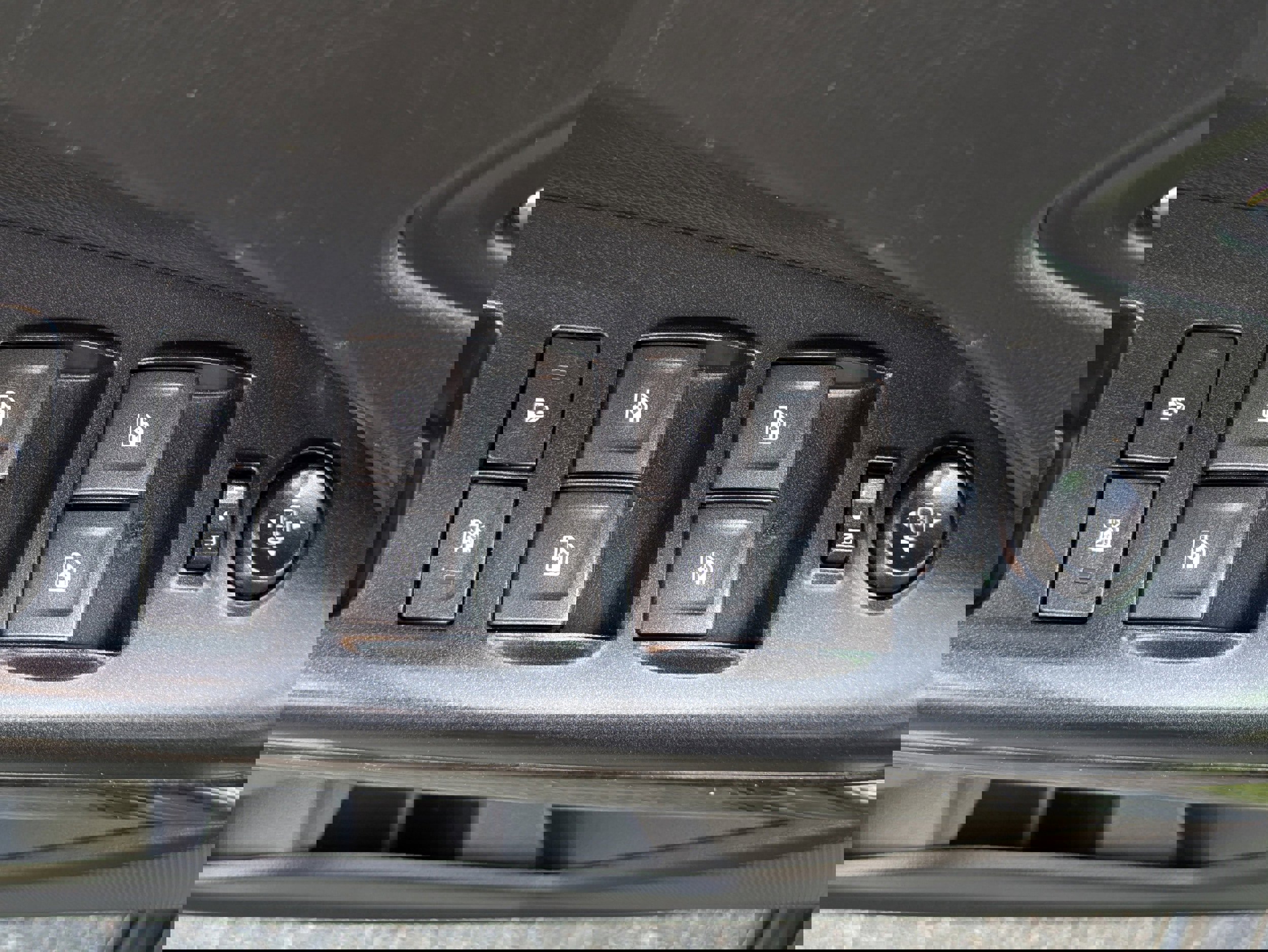 Used 2020 GMC Canyon SLE w/ Elevation Edition image 17