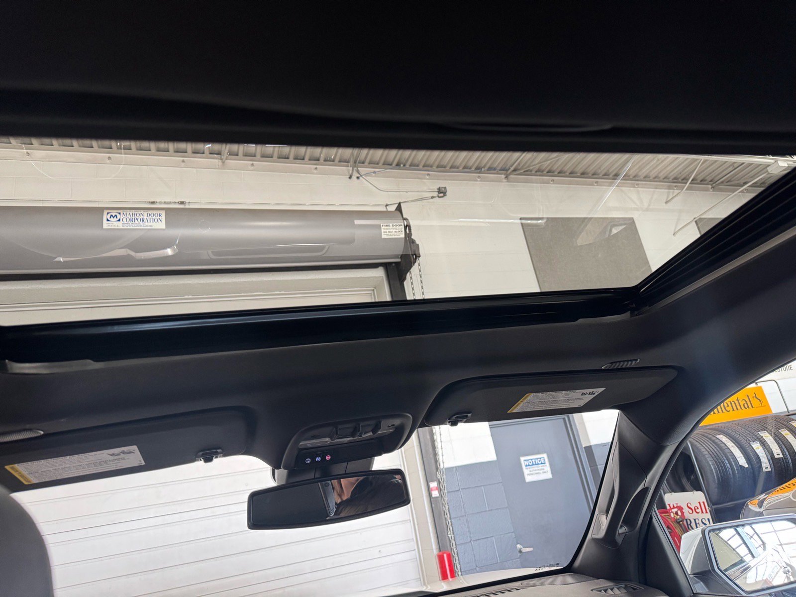 Used 2025 GMC Canyon Denali image 14