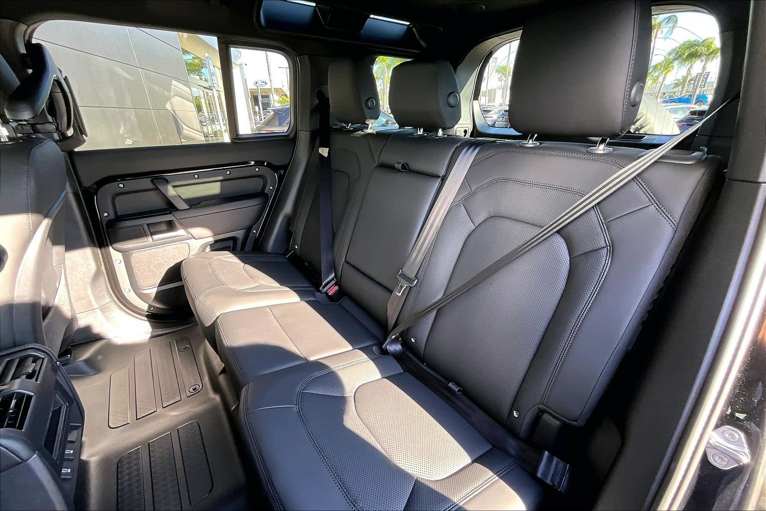 New 2026 Land Rover Defender 110 X-Dynamic SE AWD/4WD image 10