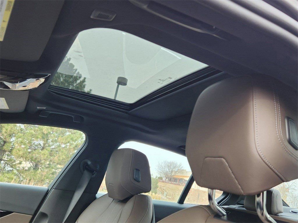 Used 2025 BMW i5 eDrive40i w/ Premium Package RWD image 35