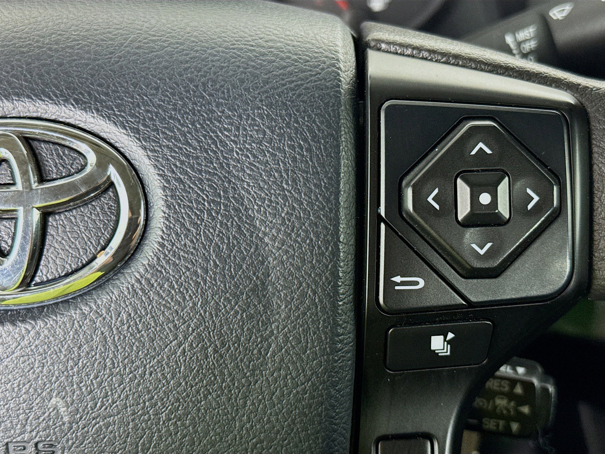 Used 2019 Toyota Tacoma SR image 14