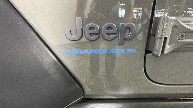 Used 2023 Jeep Wrangler Unlimited w/ Cold Weather Group AWD/4WD image 9