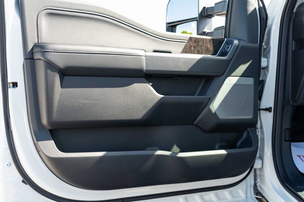 New 2025 Ford F350 Lariat w/ Chrome Package image 12