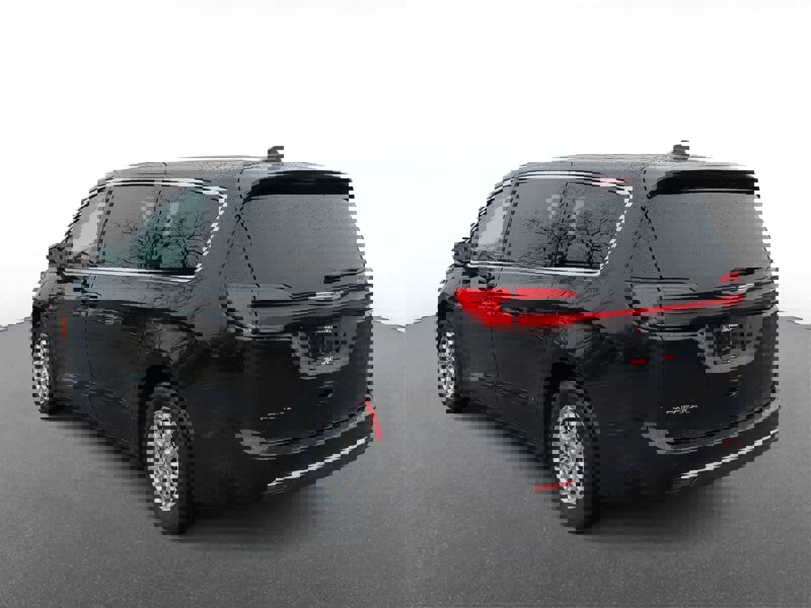 Used 2023 Chrysler Pacifica Touring-L image 6