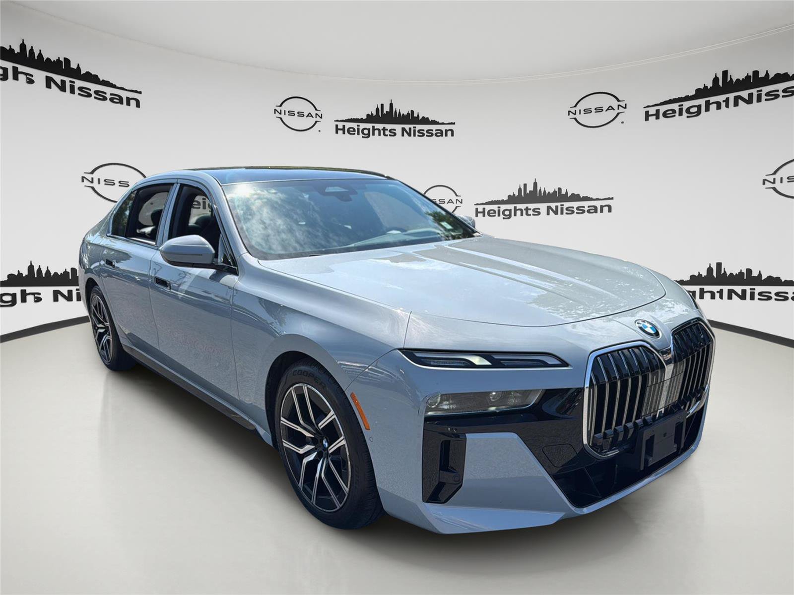 Used 2025 BMW 740i xDrive AWD/4WD image 9