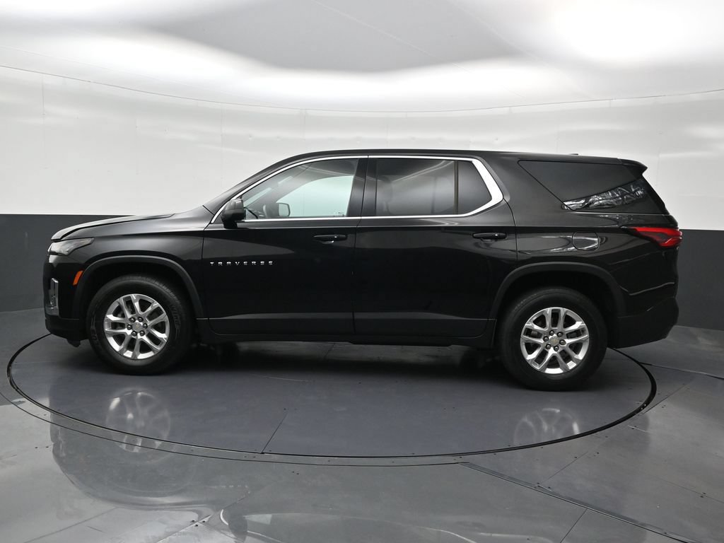 Used 2022 Chevrolet Traverse LS FWD image 2