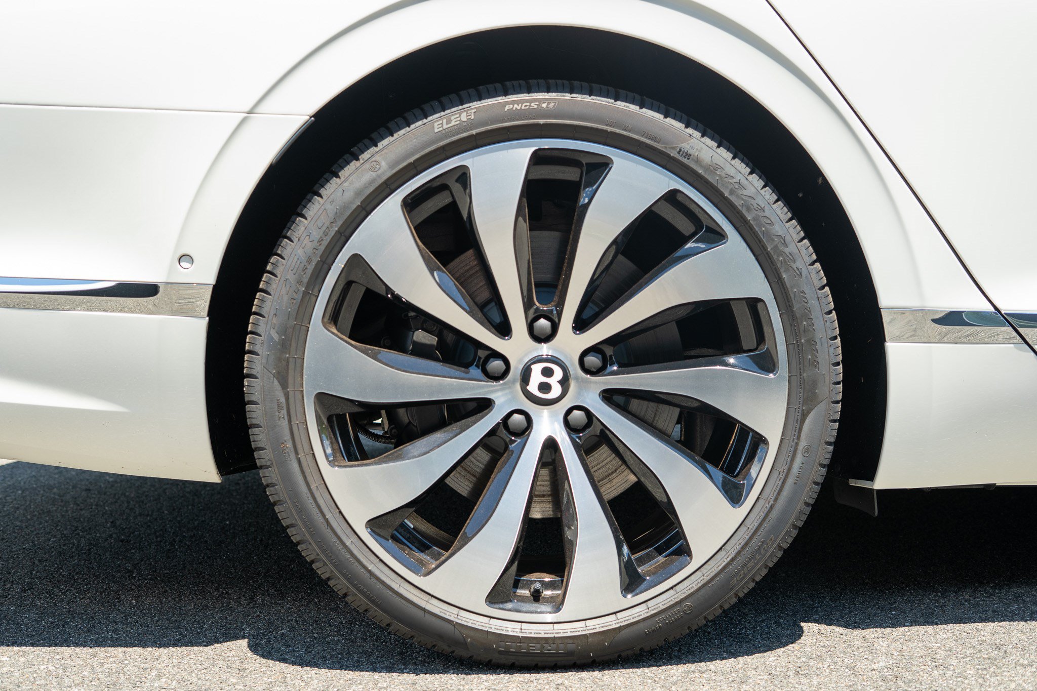 Used 2026 Bentley Flying Spur Plug-In Hybrid AWD/4WD image 27