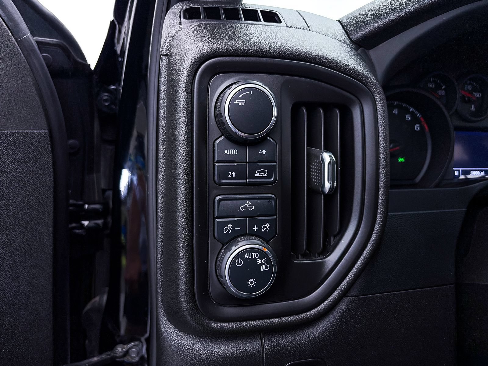 Used 2024 Chevrolet Silverado 1500 Custom AWD/4WD image 3
