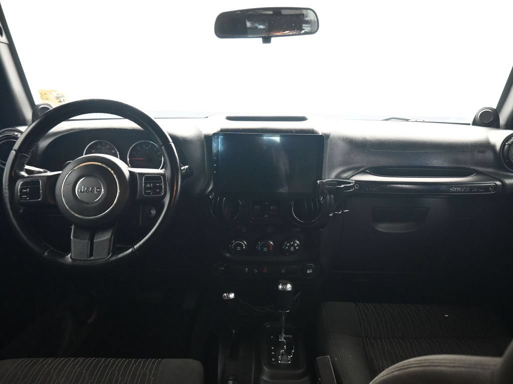 Used 2012 Jeep Wrangler Unlimited Sahara AWD/4WD image 27