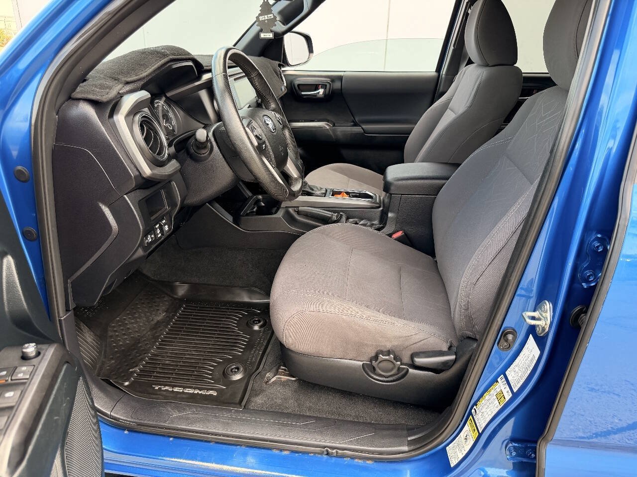 Used 2017 Toyota Tacoma TRD Off-Road AWD/4WD image 25