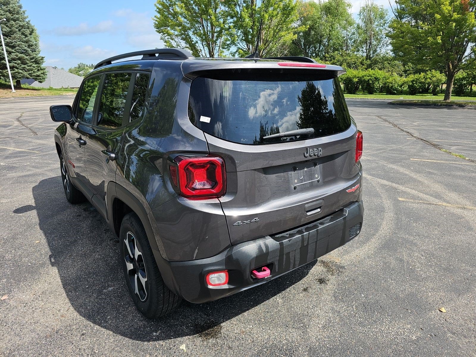 Used 2019 Jeep Renegade Trailhawk AWD/4WD image 3