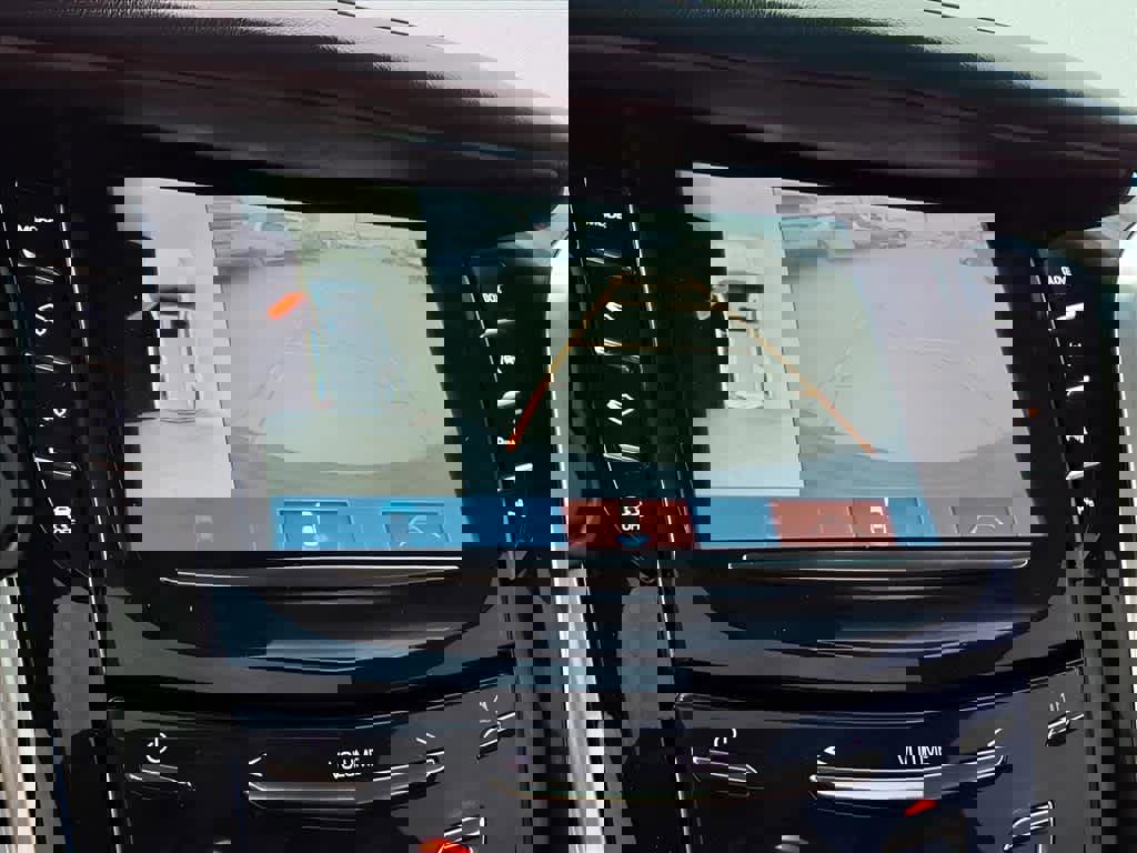 Used 2019 Cadillac Escalade Premium Luxury image 19