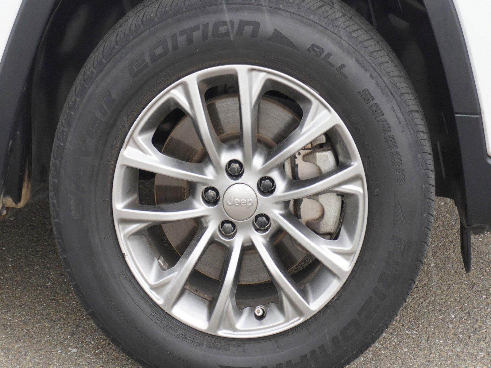 Used 2019 Jeep Cherokee Latitude Plus w/ Comfort/Convenience Group AWD/4WD image 5