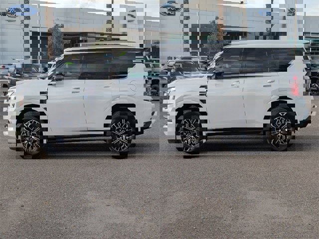 Used 2025 Nissan Armada SL image 3