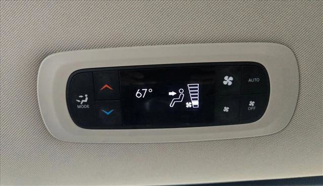 Used 2022 Chrysler Pacifica Touring-L image 15