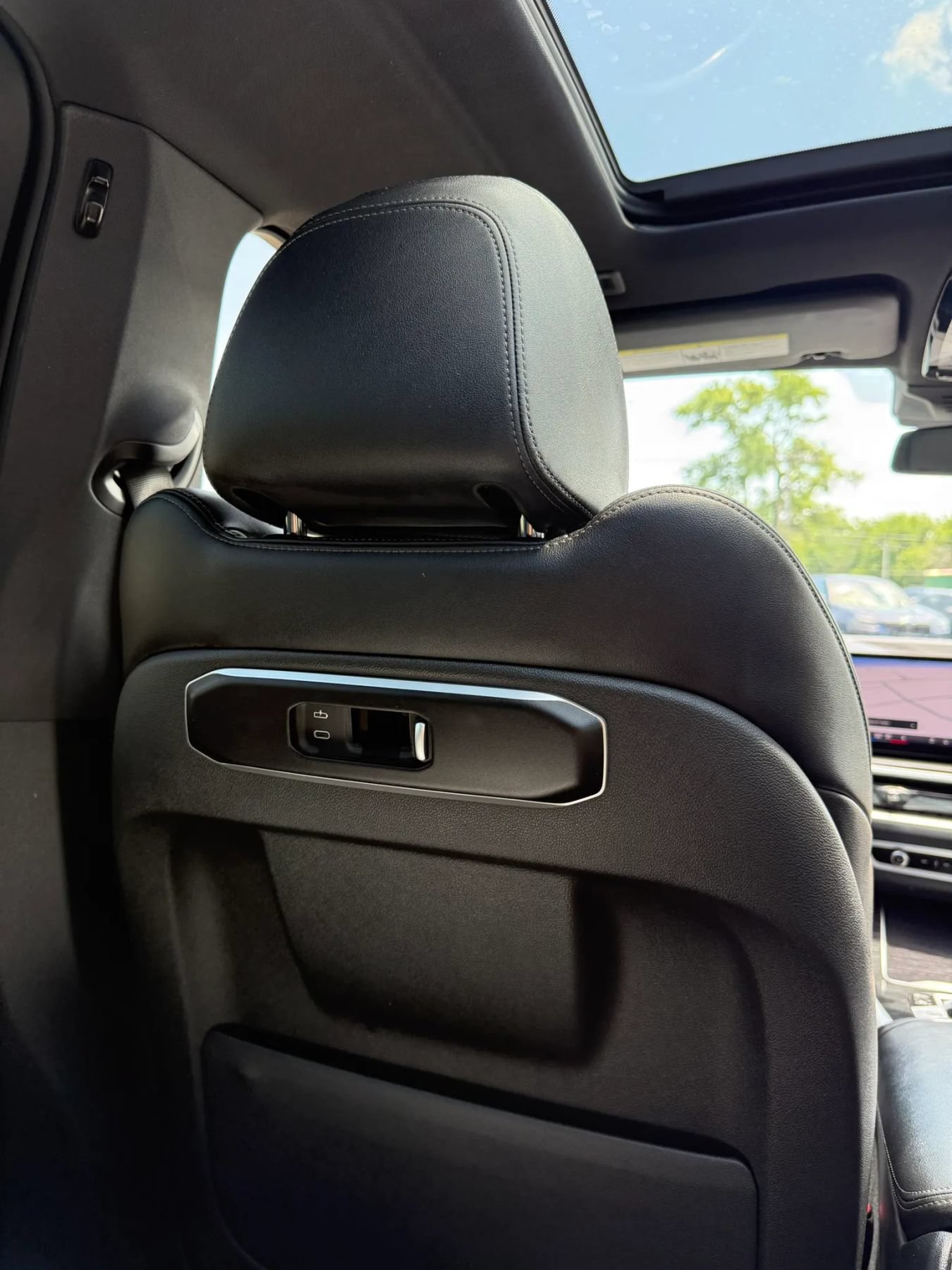 Used 2024 BMW X5 xDrive40i w/ M Sport Package AWD/4WD image 32