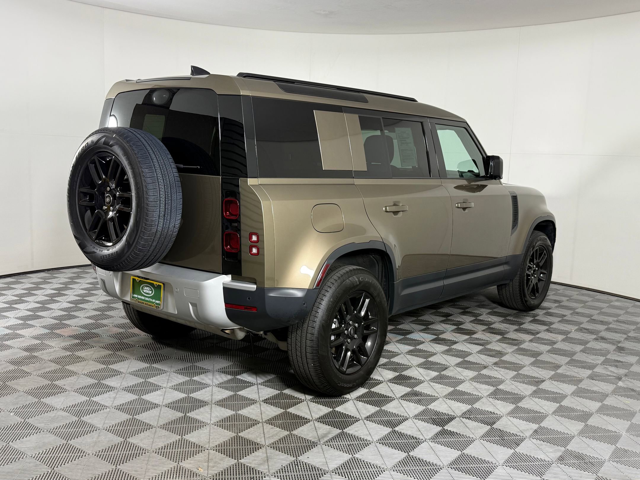 Used 2025 Land Rover Defender 110 S image 8