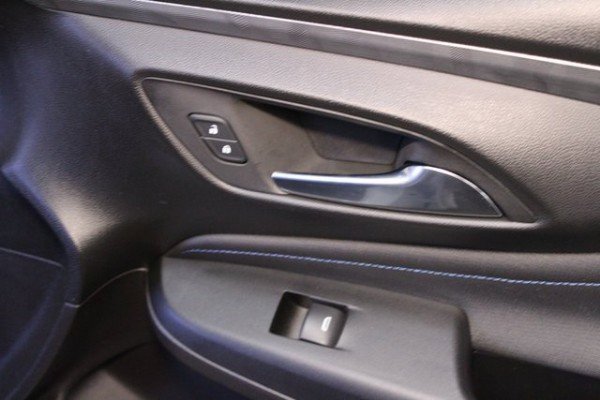 Used 2025 Buick Envista Sport Touring image 10