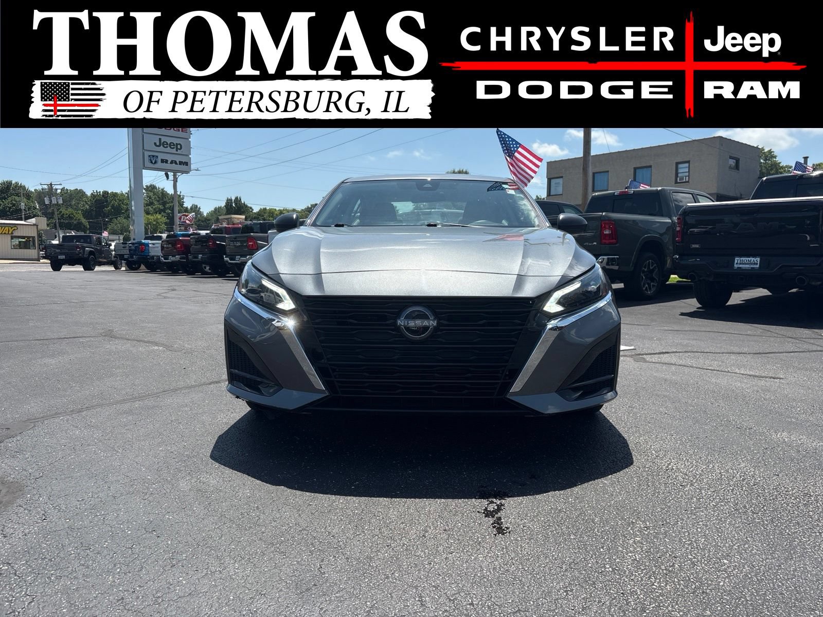 Used 2025 Nissan Altima 2.5 SV FWD image 2