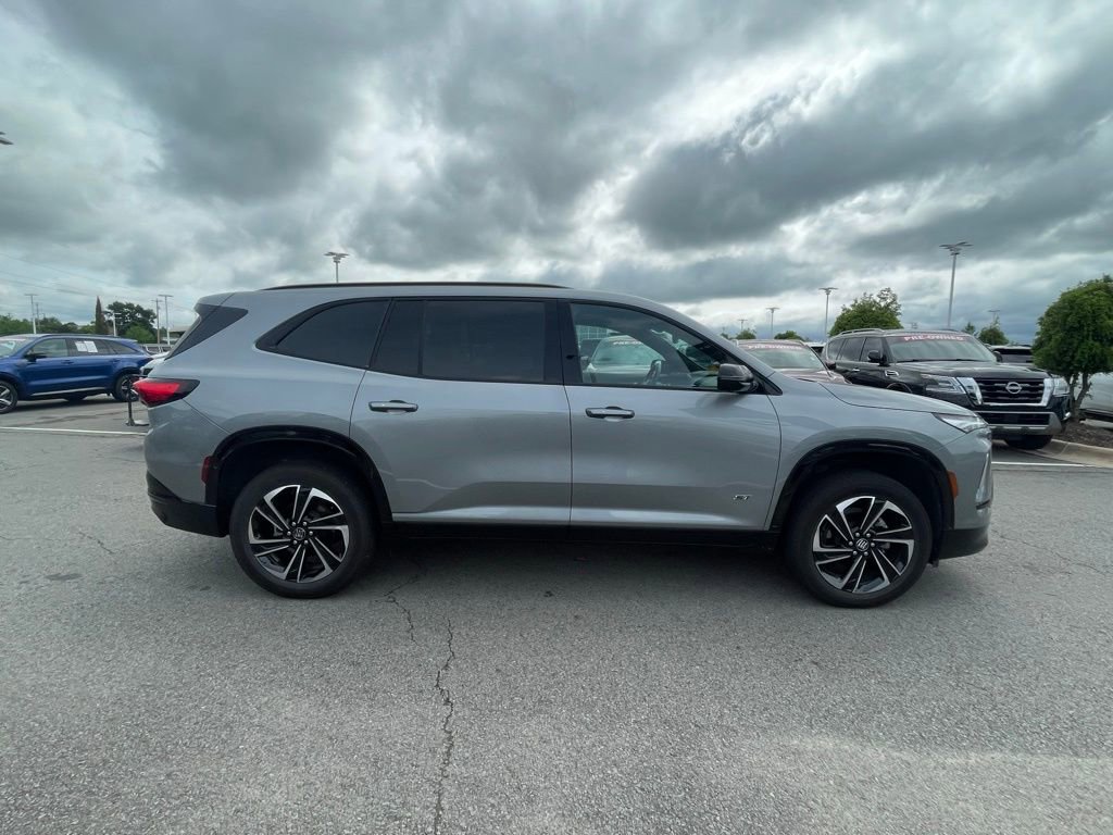 Used 2025 Buick Enclave Sport Touring w/ Power Package FWD image 9