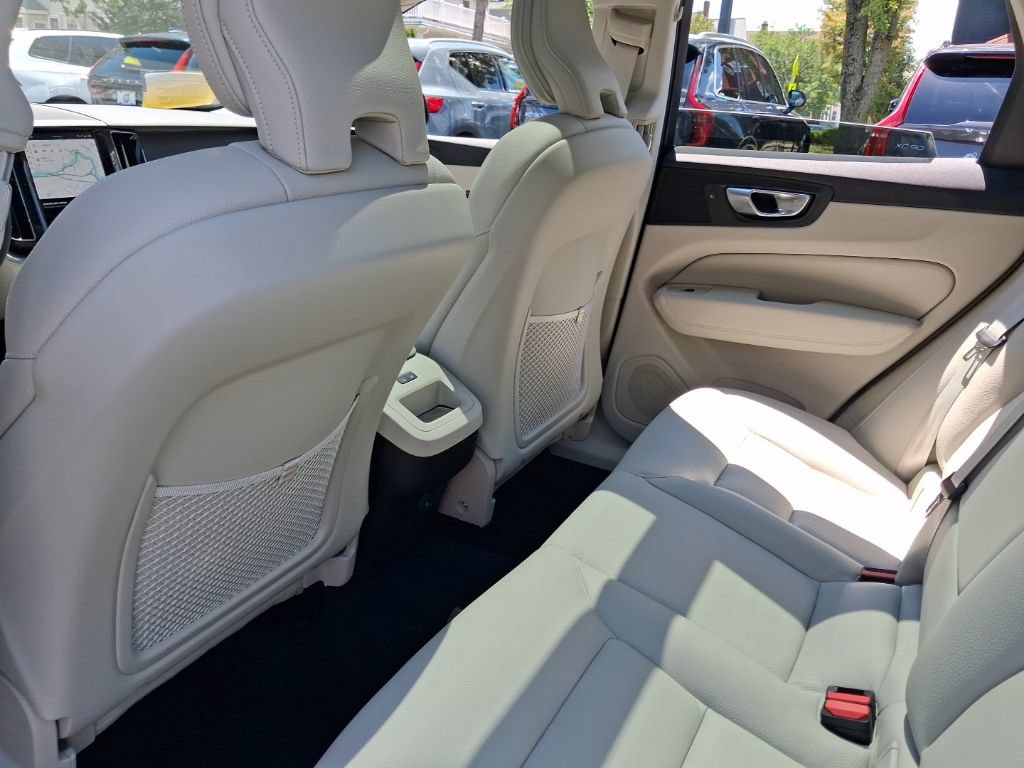 Certified 2024 Volvo XC60 B5 Core w/ Protection Package Premier AWD/4WD image 16