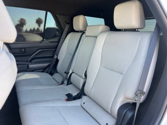 Used 2025 Toyota 4Runner SR5 AWD/4WD image 15