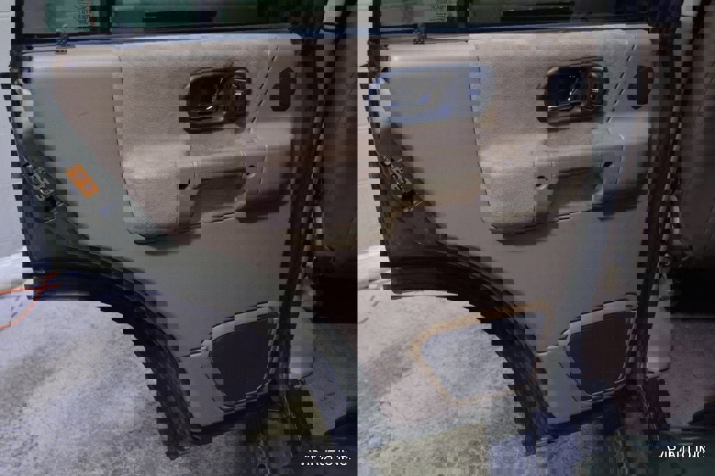 Used 2000 Land Rover Discovery image 9