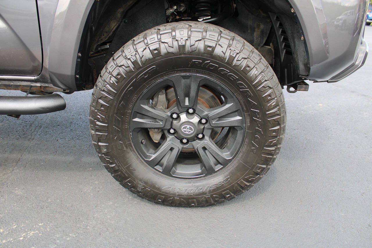 Used 2019 Toyota Tacoma TRD Sport AWD/4WD image 19