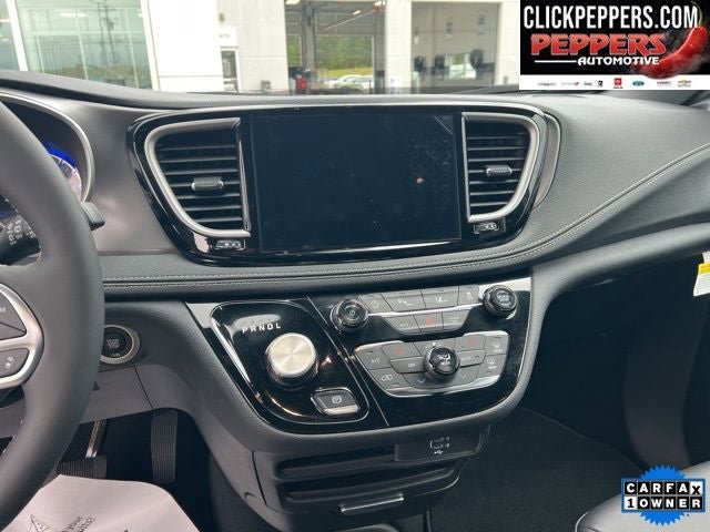 Used 2026 Chrysler Pacifica Select FWD image 14