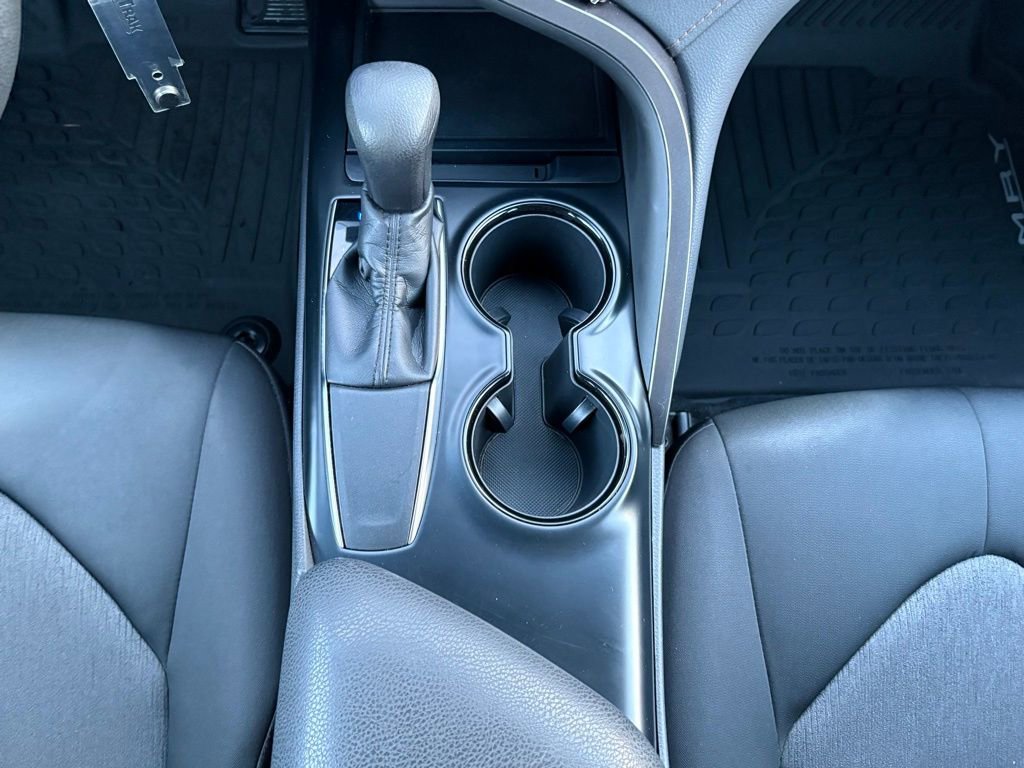 Used 2018 Toyota Camry L image 17