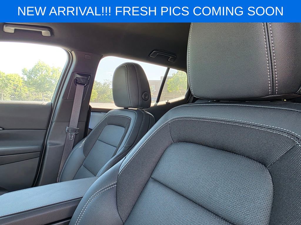 Used 2025 Chevrolet Equinox EV LT w/ Convenience Package FWD image 11