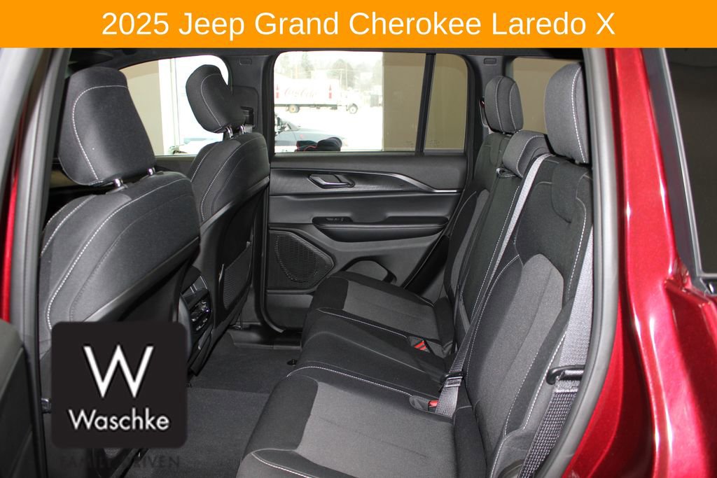 Used 2025 Jeep Grand Cherokee Laredo X w/ Trailer Tow Package AWD/4WD image 19