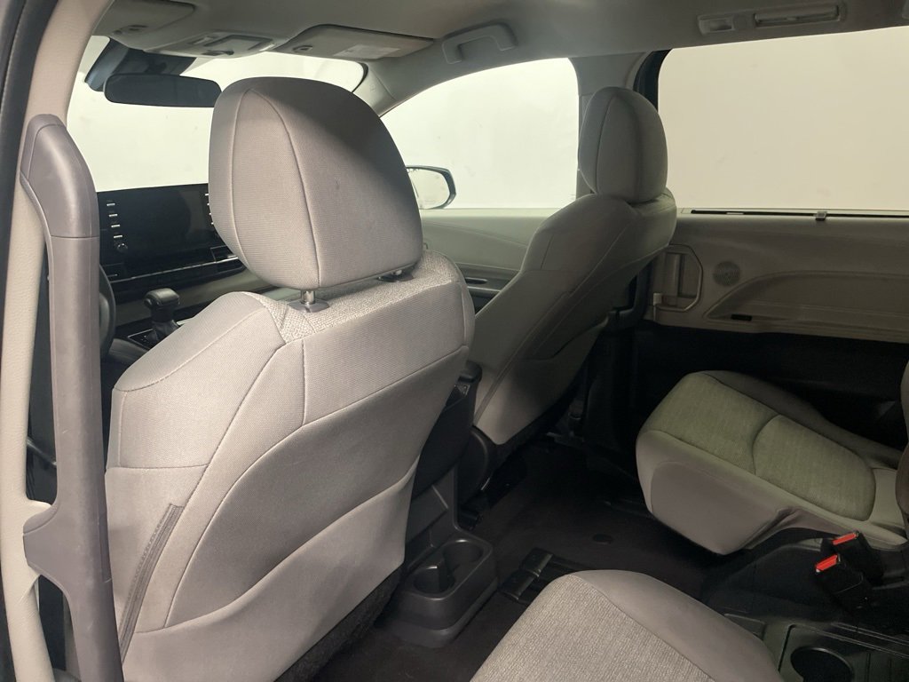 Used 2024 Toyota Sienna LE image 14