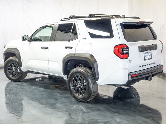 Used 2025 Toyota 4Runner SR5 AWD/4WD image 9