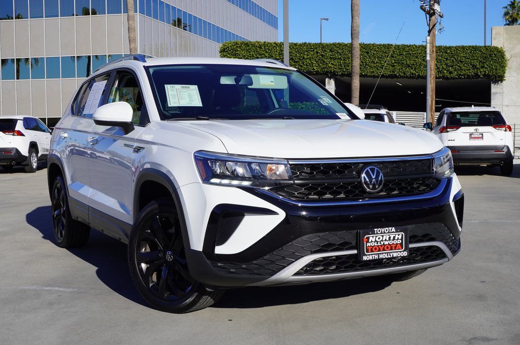 Used 2022 Volkswagen Taos SE image 2